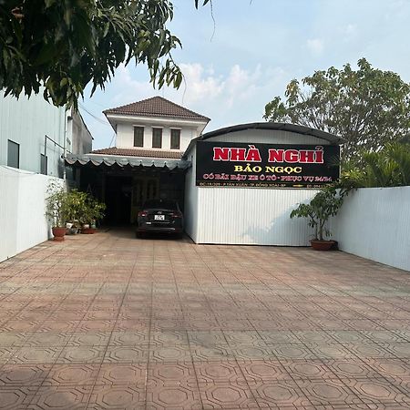 Hotel Nha Nghi Bao Ngoc à Dong Xoai Extérieur photo